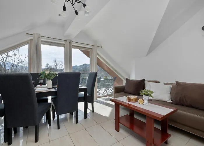 Przestronne Apartamenty w Zakopanem z Trzema Sypialniami i Parkingiem by Noclegi Renters